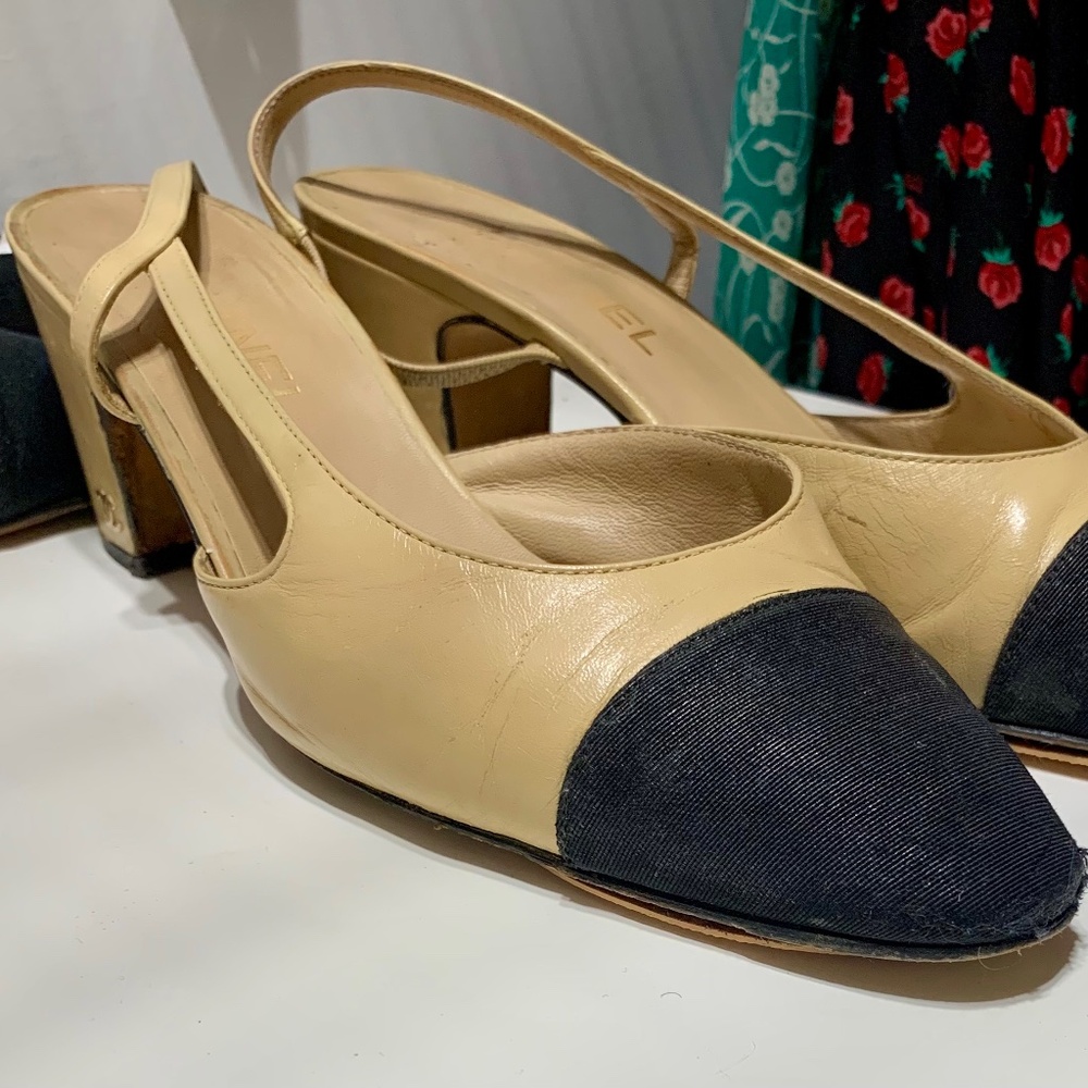 CHANEL CLASSIC SLINGBACKS BEIGE AND BLACK HEELS sz 40 10 9.5